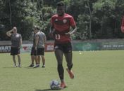 Jordy Caicedo volta a treinar com bola e pode ser opção contra o Sport