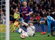 'Não me trate como um saco de batatas', diz Rakitic ao Barcelona