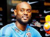 Vagner Love pede gol rápido do Corinthians para garantir vaga no tempo normal