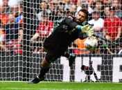Alisson conquista o prêmio de melhor goleiro do mundo pela Fifa