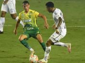 Santos vence, de virada, com gol nos acréscimos e garante invencibilidade na fase de grupos