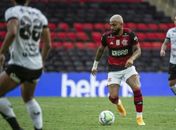 O atacante Gabriel Barbosa em ação pelo Flamengo, contra o Ceará, no Maracanã
