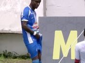 Jogador faz gestos obscenos para o adversário, é expulso e se revolta. Vídeo!