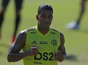Tijuana faz oferta para comprar Berrío, Flamengo aceita, mas atacante breca por conta de salário