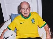 Lenda do futebol mundial, Zagallo é vacinado contra covid-19 no Rio
