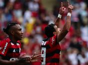Piris da Motta estreou pelo Flamengo, no Maracanã, diante do Cruzeiro (Foto: Magalhaes jr/Photopress)