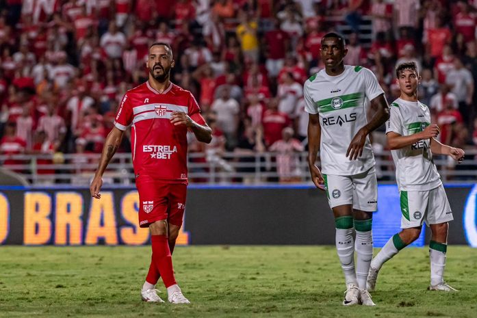 Anselmo Ramon é o personagem do jogo e CRB vence o Coritiba de virada no Rei Pelé