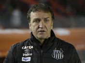 Cuca analisa empate do Santos na Argentina (Foto: Juan Mabromata/AFP)