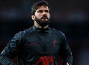 Livepool conforta Alisson após goleiro perder o pai: 'Você nunca andará sozinho'