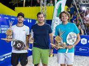 Gianotti e Spoto com o troféu do Pure Beach em abril 

