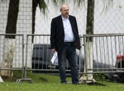Peres anuncia que Santos pagou salários e explica motivo do atraso