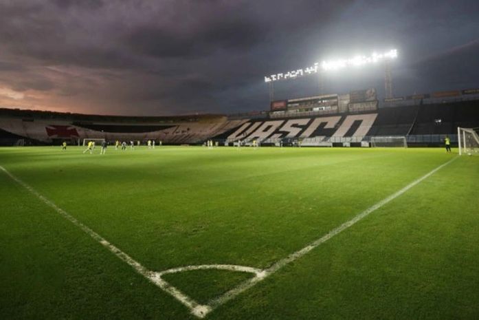 Dellatorre decide, CSA vence o Vasco e segue na briga pelo acesso