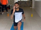 Anderson Lopes aguarda abertura da imigração para voltar ao país asiático