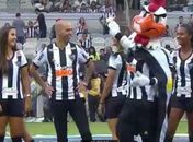 Namorada de Calhau, atacante Lorrayne, do Flamengo, repudia ato machista de mascote do Atlético-MG
