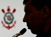 Carille pode levar três da comissão para a Arábia; Loss assume