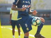 Novo salário de Guerrero ainda fica longe de craques da Europa, mas quase alcança folha mensal do Atlético-GO