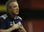 Luto! Abel é ovacionado em estádio adversário e se emociona