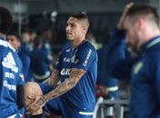 Guerrero, do Flamengo, ainda se recupera de lesão e presença contra o Bota é considerada difícil