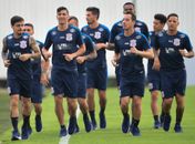 Torcida se reúne com jogadores e diretoria do Corinthians no CT