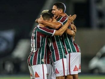 Jogadores comemoram após gol contra o Botafogo em amistoso