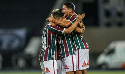 Jogadores comemoram após gol contra o Botafogo em amistoso