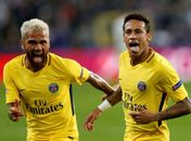 Daniel Alves sai em defesa de Neymar: 'Atrai inveja por ser bonito e milionário'