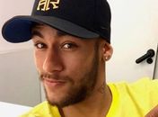Neymar rasga elogios à mãe do seu filho: 'mãe super-heroína'