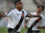 Nem Cristiano Ronaldo, nem Pelé: Romário é apontado como maior artilheiro de clubes da história pela IFFHS
