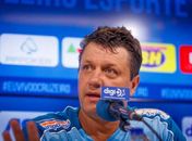 Adilson Batista expõe crise no Cruzeiro: "Ceni estava certo"