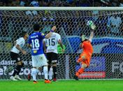 Fagner diz que se soltou durante o jogo e vê Corinthians “vivo e confiante”