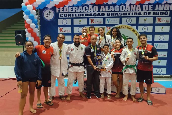 AFPA comemora conquista no Alagoano de Judô com noite festiva para crianças dos Polos Serraria e Cruz Vermelha