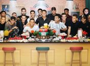 Thiago Silva reúne Neymar e elenco do PSG em festa, e Cavani passa tarde com cavalos