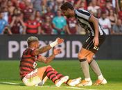 Narrador detona arbitragem em vitória do Flamengo: 'Passaram a mão no Botafogo'