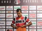 Afastado dos treinamentos, meia Didira não garante retorno ao Santa Cruz
