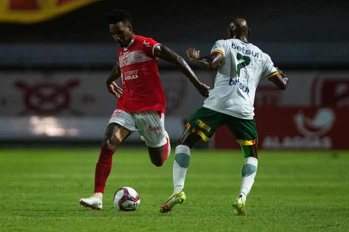 CRB encerra o jejum como mandante, vence o Sampaio Corrêa e segue na briga pelo acesso