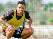 Elton Arábia fala sobre ótimo momento no Al Wehda e torce para retorno dos jogos na Arábia Saudita