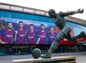 Barça ergueu estátua de Kubala em frente a estádio
