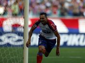 Gilberto faz hat-trick, Bahia atropela o Fla e encerra jejum de triunfos