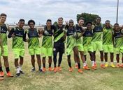 A pedido de Felipe, Neymar doa chuteiras para elenco do Bangu
