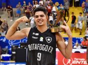 Mogi, do Botafogo, é campeão do torneio de entrerradas no NBB
