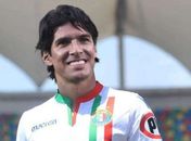 Loco Abreu pode levar suspensão pesada por jogar uma mesa contra a torcida