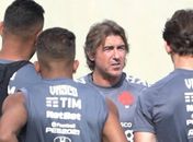 Primeiro treino de Sá Pinto no Vasco é marcado por estilo vibrante e preocupação com autoestima