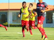 Volante Feijão foi o grande alvo da torcida regatiana