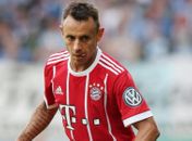 Rafinha é alvo de Palmeiras e Cruzeiro para 2018 (Foto: AFP)