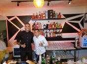 Rafael Marques e Dudu inauguraram bar nas Perdizes, zona oeste paulistana, na noite desta terça