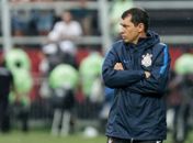 Técnico improvisou Camacho como meia na vaga do poupado Rodriguinho (foto: Rodrigo Gazzanel/Ag. Corinthians)