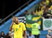 Atlético-PR presta apoio e incentiva Fernandinho a denunciar racistas