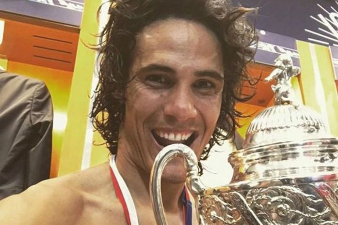 Emocionante! Cavani escreve carta a si mesmo com 9 anos e dá show com as palavras. Leia