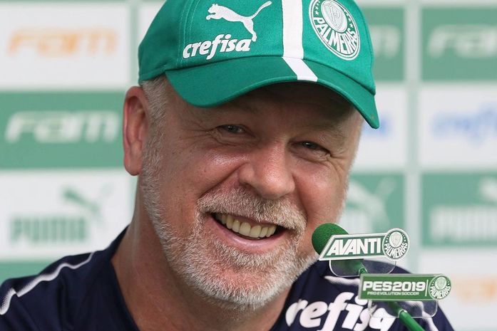 Mano descarta Angulo como titular e mantém dúvida sobre substituto de Dudu