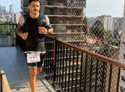 Triatleta faz 'maratona em casa' de 42 km para conscientizar sobre coronavírus